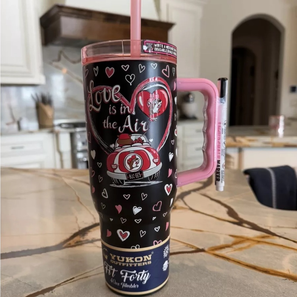 BUCEES VALENTINES DAY Tumbler “LOVE IS IN THE AIR” Buc-ee’s New for 2025 40 oz